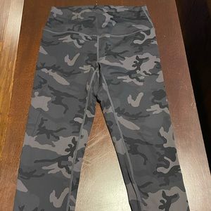 Zyia Forest Camo Luxe Hi-Rise Capri 20"